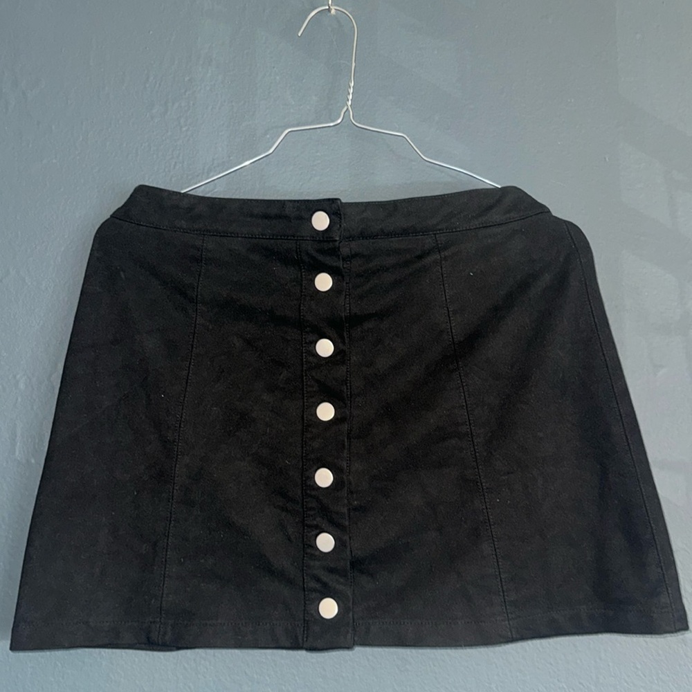 FOREVER 21 MEDIUM BUTTONED MINI SKIRT